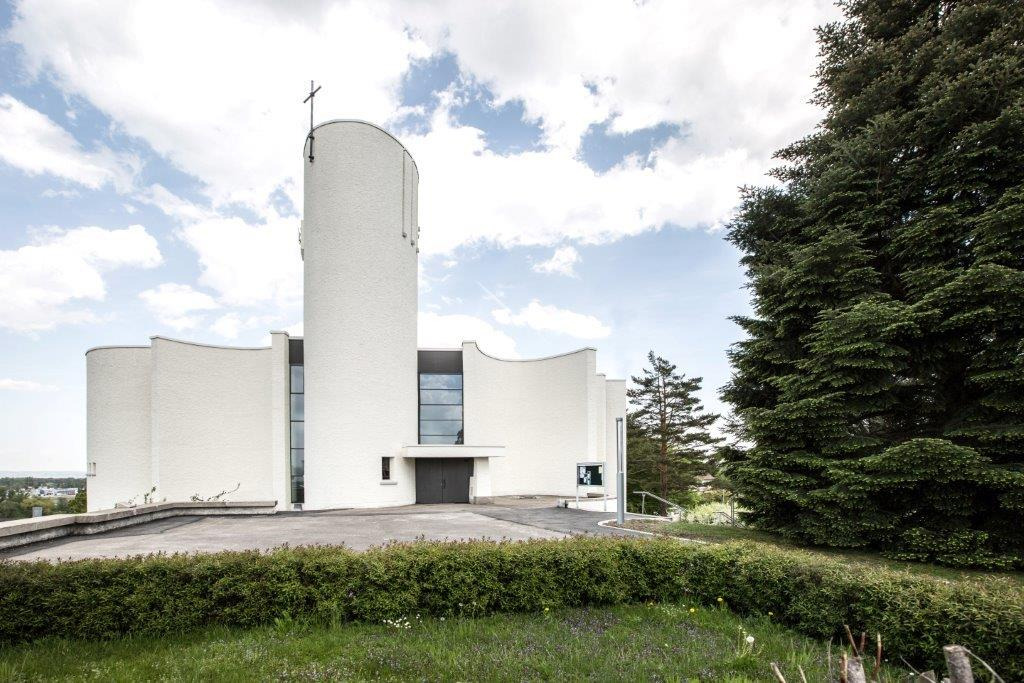 Kath. Christkönigkirche Buechen Staad renoviert.jpg